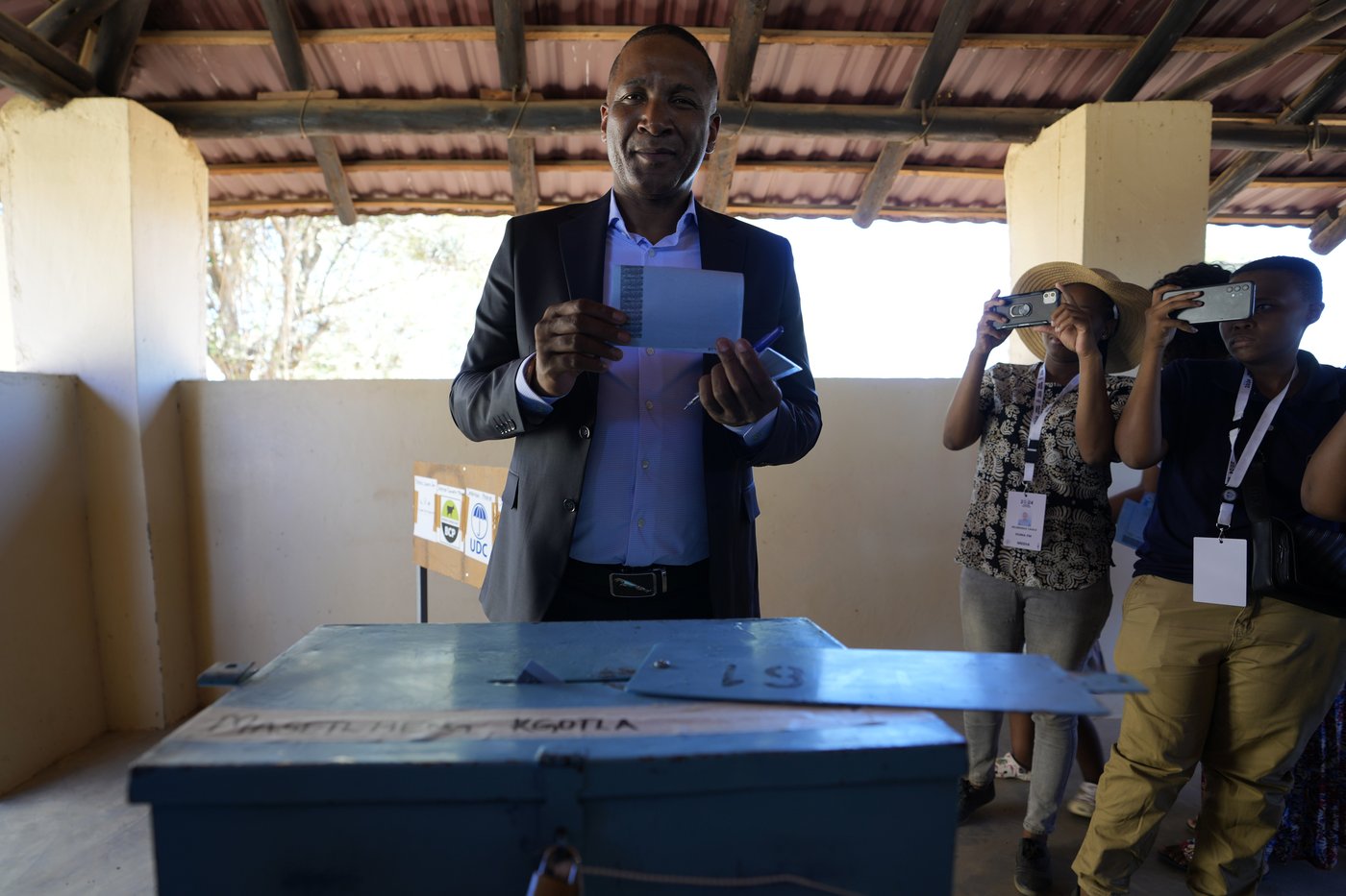 Botswana president concedes defeat in election, ending ruling party's 58 years in power | iNFOnews.ca Botswana president concedes defeat in election, ending ruling party's 58 years in power | iNFOnews.ca