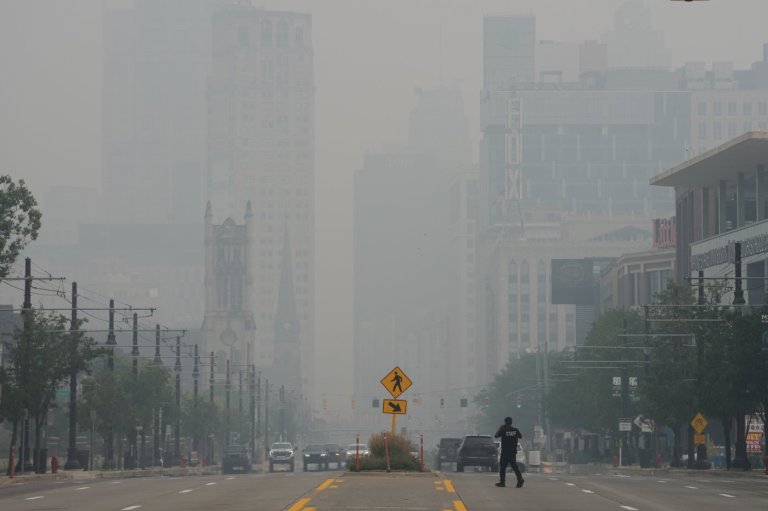 Wildfire smoke makes air unhealthy from the US Midwest to East Coast. Officials say stay inside | iNFOnews.ca