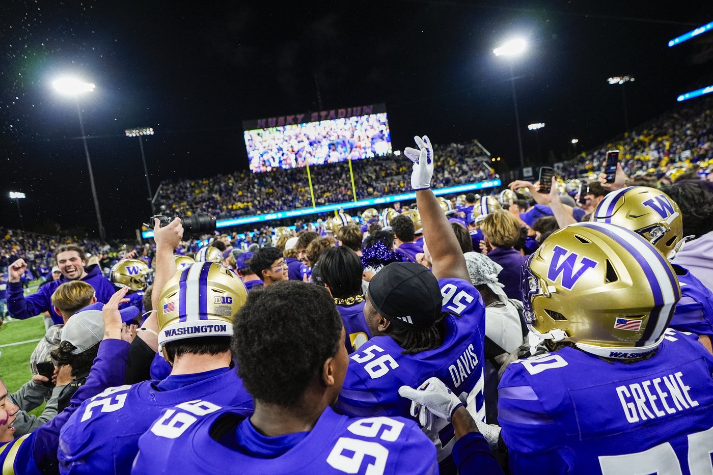 Chaos hits AP Top 25 with 4 teams ranked in the top 11 losing to unranked opponents | iNFOnews.ca