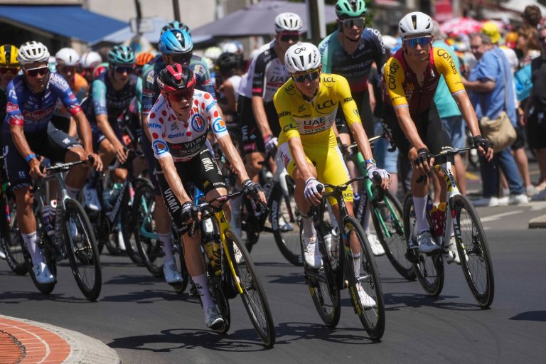Pogačar powers to 3rd stage victory to demoralize rivals and extend Tour de France lead | iNFOnews.ca