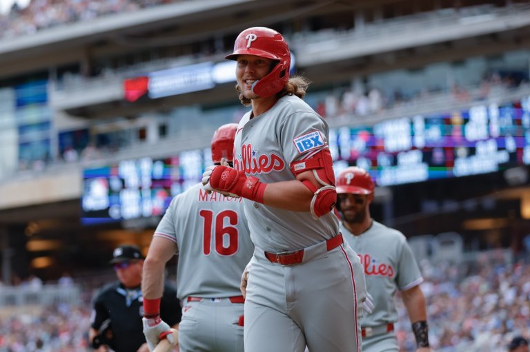 De La Cruz hits go-ahead single, Phillies overcome five-run deficit to beat Minnesota 7-5 | iNFOnews.ca