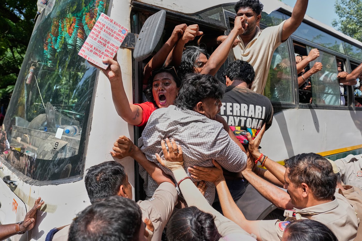 'Cockroach' protesters demand India's election chief resign over voter list changes | iNFOnews.ca 'Cockroach' protesters demand India's election chief resign over voter list changes | iNFOnews.ca