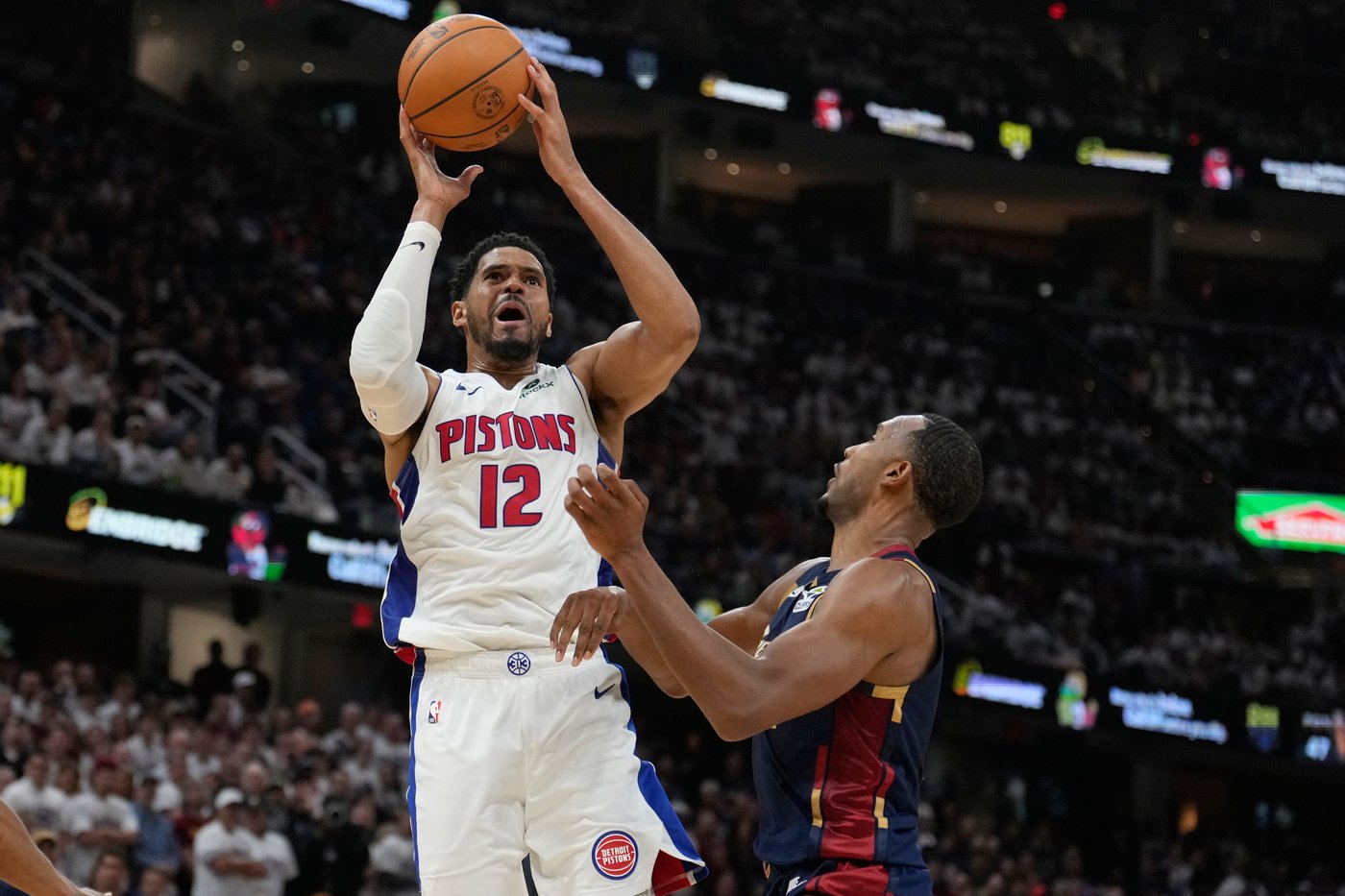Mitchell ties NBA playoff mark with 39 points in 2nd half as Cavs even series vs. Pistons 112-103 | iNFOnews.ca Mitchell ties NBA playoff mark with 39 points in 2nd half as Cavs even series vs. Pistons 112-103 | iNFOnews.ca