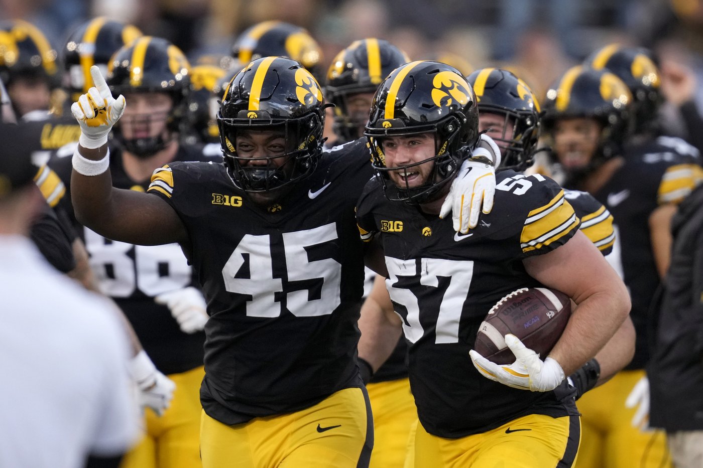 Wisconsin and Iowa meet with bowl eligibility on the line; Hawkeyes to start Brendan Sullivan at QB | iNFOnews.ca Wisconsin and Iowa meet with bowl eligibility on the line; Hawkeyes to start Brendan Sullivan at QB | iNFOnews.ca