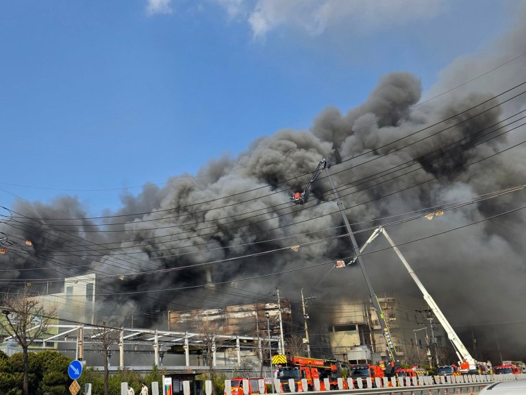 Fire at South Korean auto parts factory injures at least 50 | iNFOnews.ca