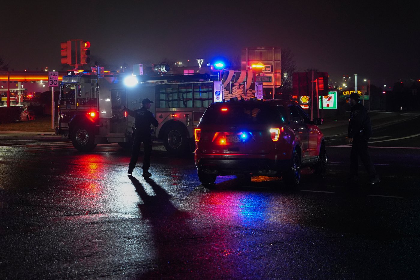 Photos show a collision on a runway at LaGuardia Airport in New York | iNwheels