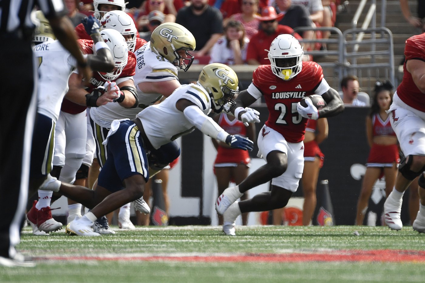 Brooks, Holloway come up big in second half to help No. 19 Louisville outlast Georgia Tech 31-19 | iNFOnews.ca