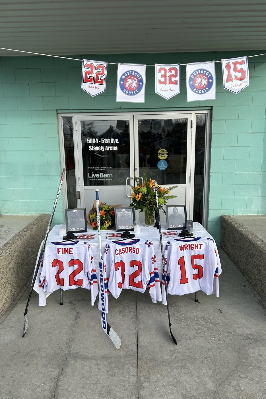 'Hitting everybody so hard': Alberta town remembers 3 hockey players killed in crash | iNFOnews.ca