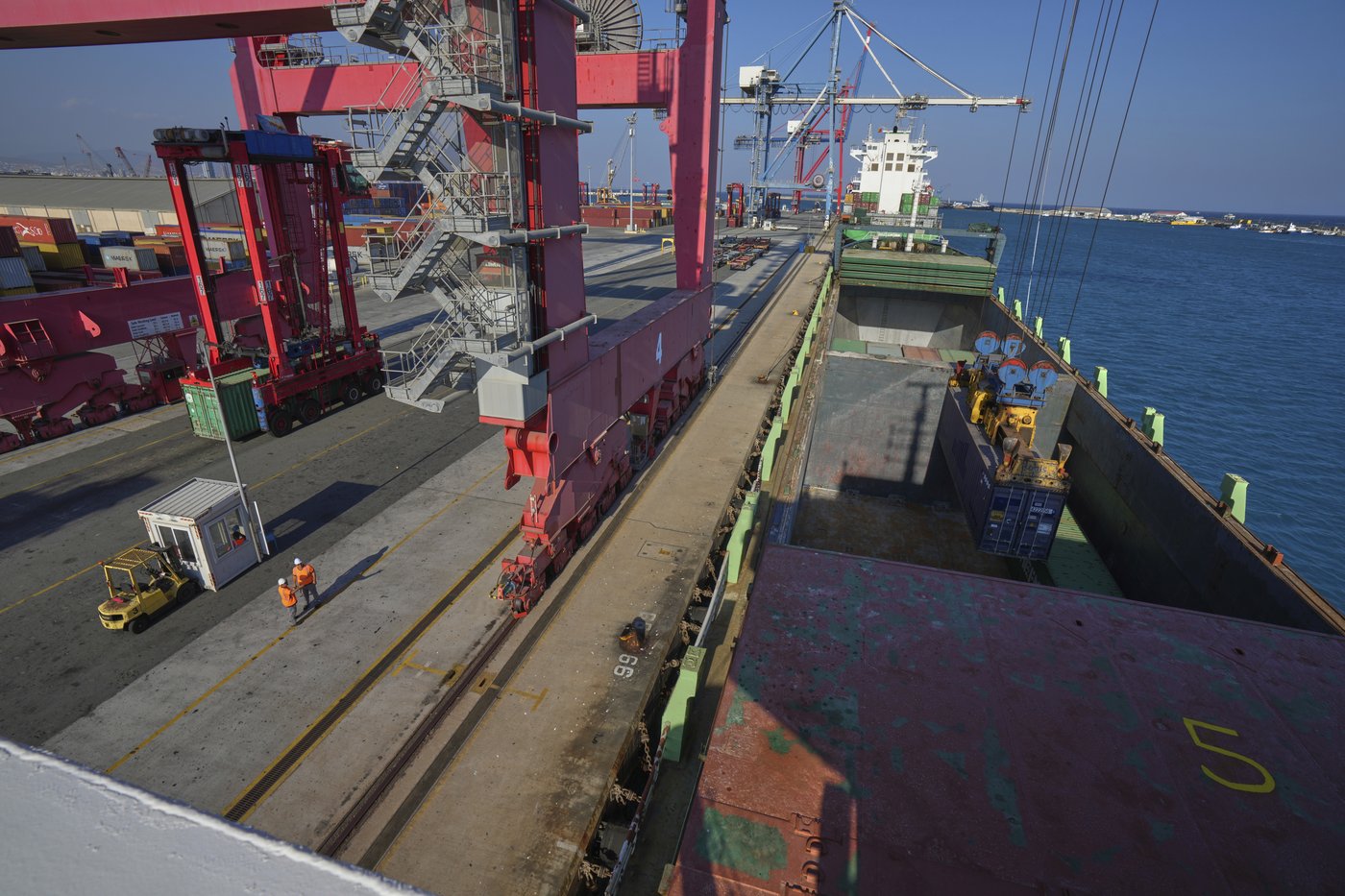 A Gaza-bound ship that left Cyprus with 1,200 tons of food aid nears Israeli port | iNFOnews.ca A Gaza-bound ship that left Cyprus with 1,200 tons of food aid nears Israeli port | iNFOnews.ca