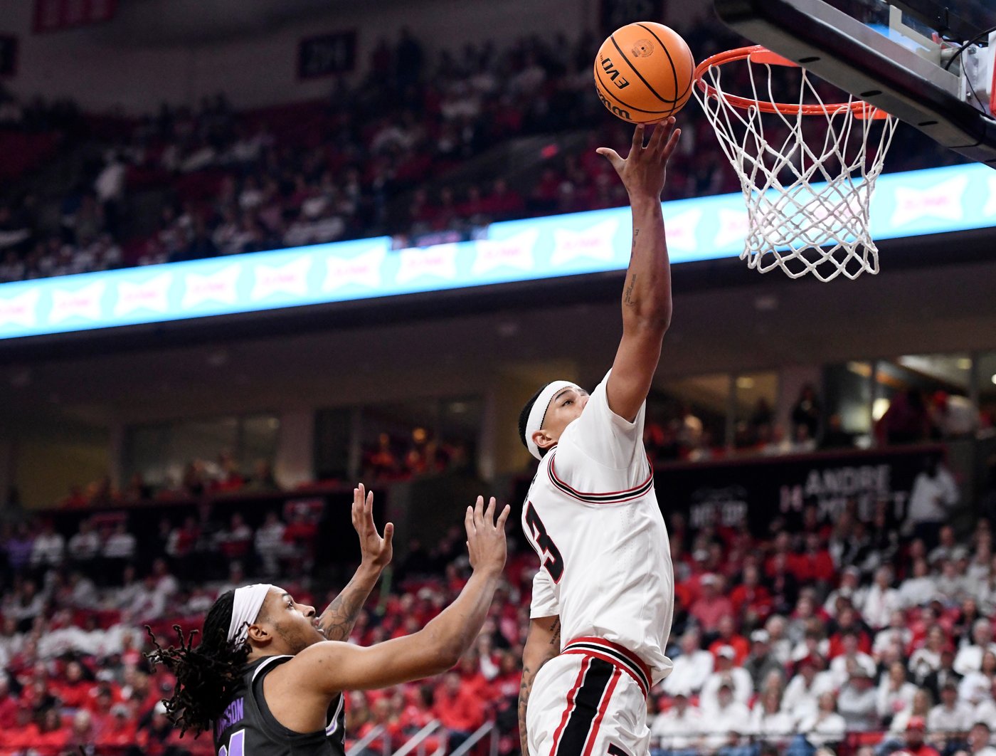 Thiam scores career-high 28 to lead Cincinnati to an 84-68 upset of No. 8 Kansas | iNFOnews.ca