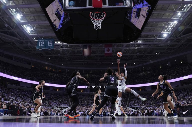 Collier scores 24 points as No. 1 seed Lynx beat Valkyries 75-74 to advance in WNBA playoffs | iNFOnews.ca