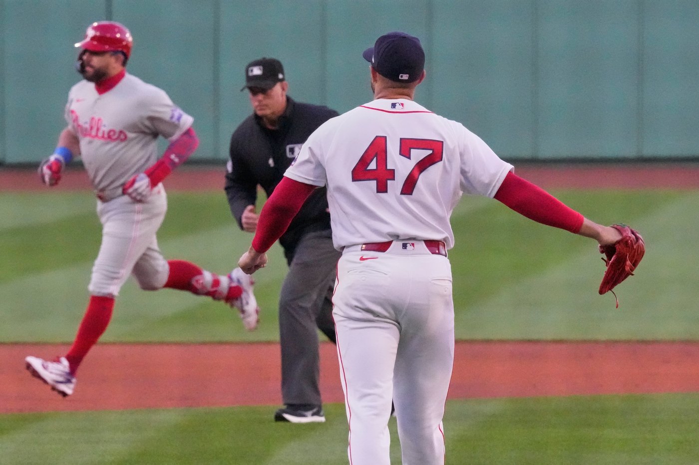 Schwarber homers for 5th straight game, Mattingly earns 900th win as Phillies beat Red Sox 2-1 | iNFOnews.ca