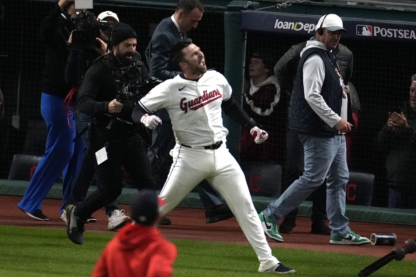 Fry's 2-run homer in 10th sends Guardians to stunning 7-5 win over Yankees, close to 2-1 in ALCS | iNFOnews.ca