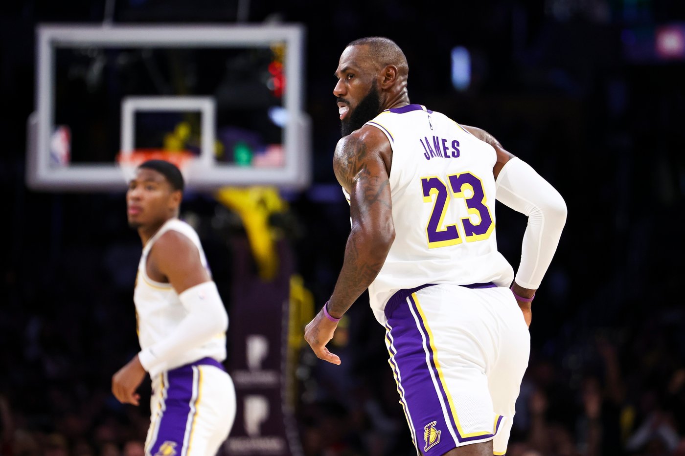 Luka Doncic and LeBron James combine for 68 points, Lakers end skid with 125-101 win over Kings | iNFOnews.ca