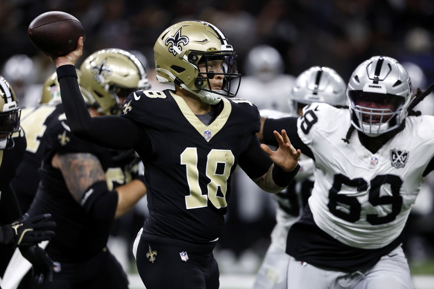 Brock Bowers sets NFL rookie records as the Raiders roll to a 25-10 victory over the Saints | iNFOnews.ca Brock Bowers sets NFL rookie records as the Raiders roll to a 25-10 victory over the Saints | iNFOnews.ca