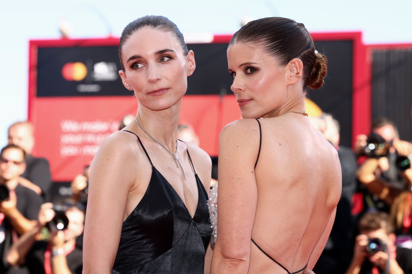 Rooney and Kate Mara had to speak in unison in ‘Bucking Fastard’ | iNFOnews.ca Rooney and Kate Mara had to speak in unison in ‘Bucking Fastard’ | iNFOnews.ca