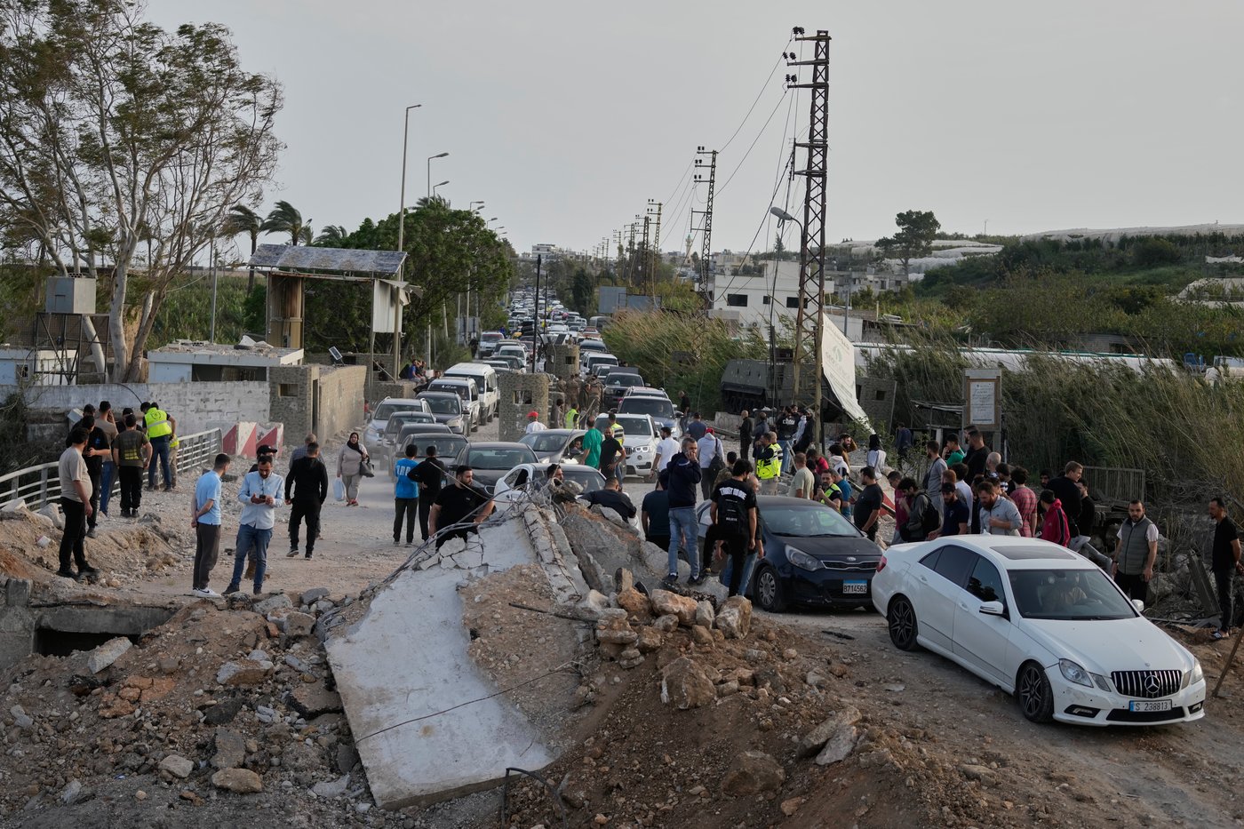 Displaced Lebanese return to villages following Israel and Hezbollah ceasefire in photos | iNFOnews.ca