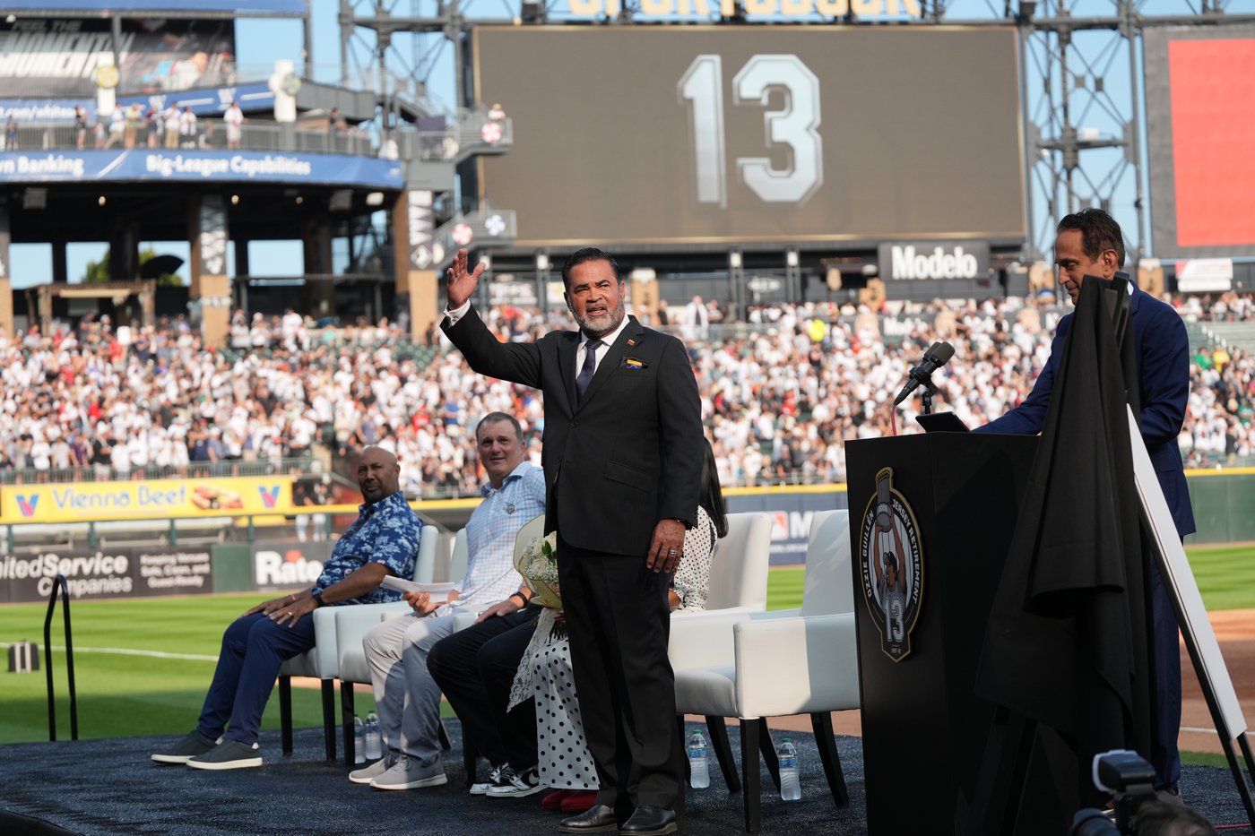 White Sox retire No. 13 of former manager and shortstop Ozzie Guillén | iNFOnews.ca