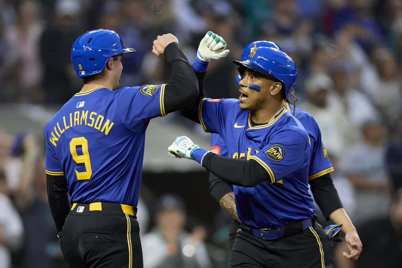 Gilbert leaves start early for Mariners and Moore's error helps Marlins win 8-4 | iNFOnews.ca