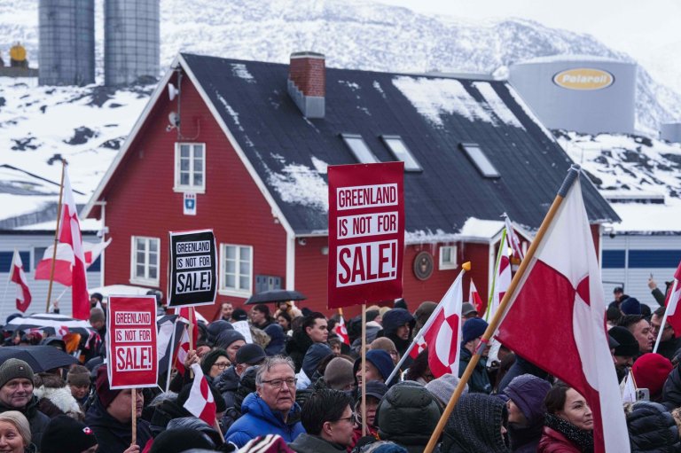 Thousands march in Greenland to support Arctic island in the face of Trump's threats to take it over | iNFOnews.ca