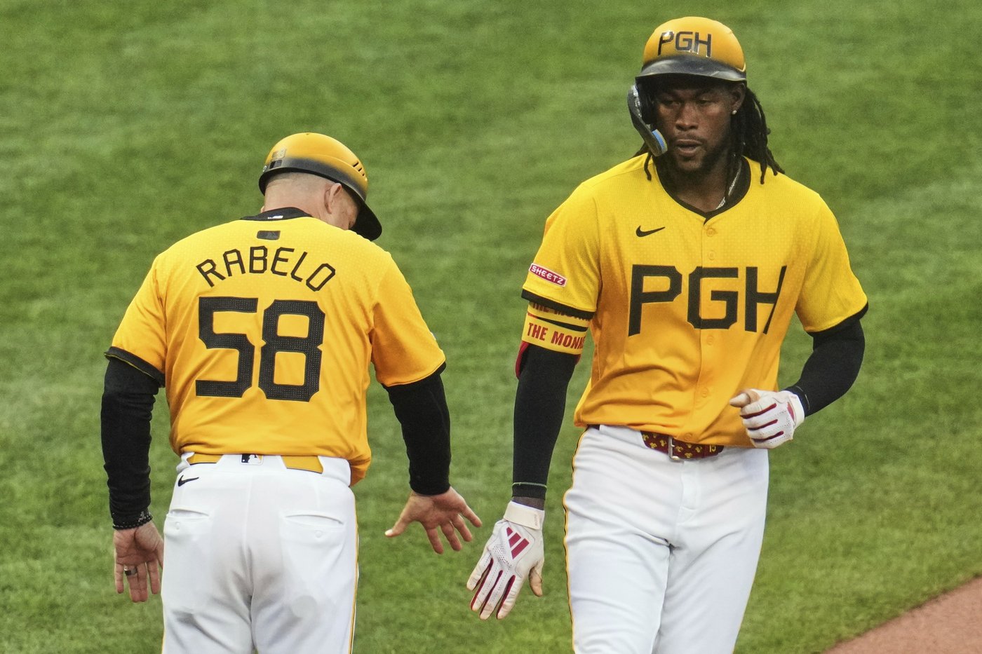 Adam Frazier scores on wild pitch in the bottom of the 10th to lift the Pirates past the Brewers 6-5 | iNFOnews.ca