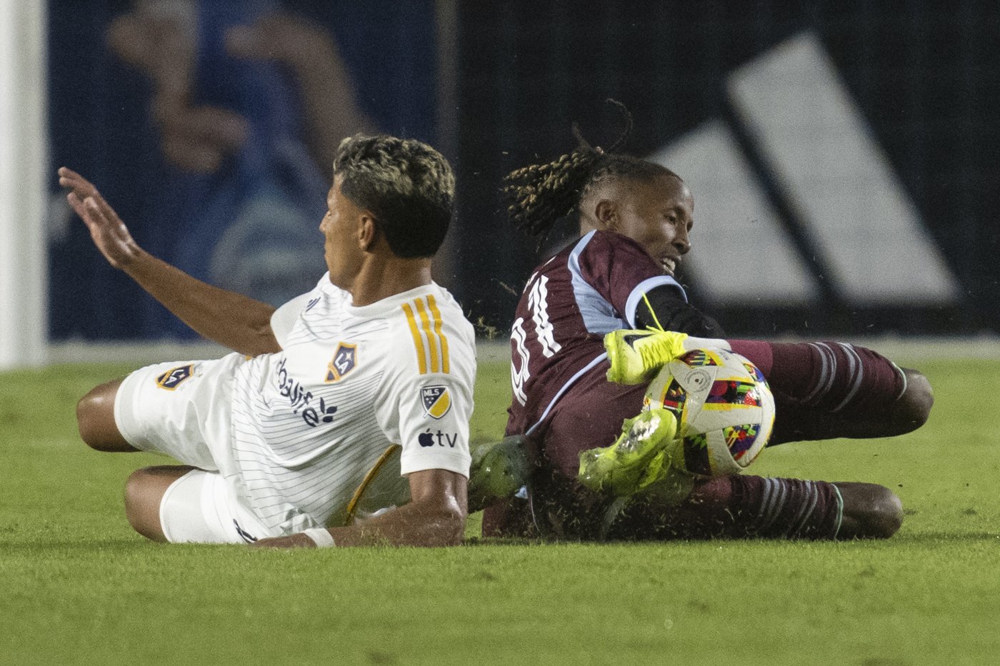 Dejan Joveljic, Riqui Puig both have 2 goals and assist as Galaxy rout Rapids 5-0 in playoff opener | iNFOnews.ca