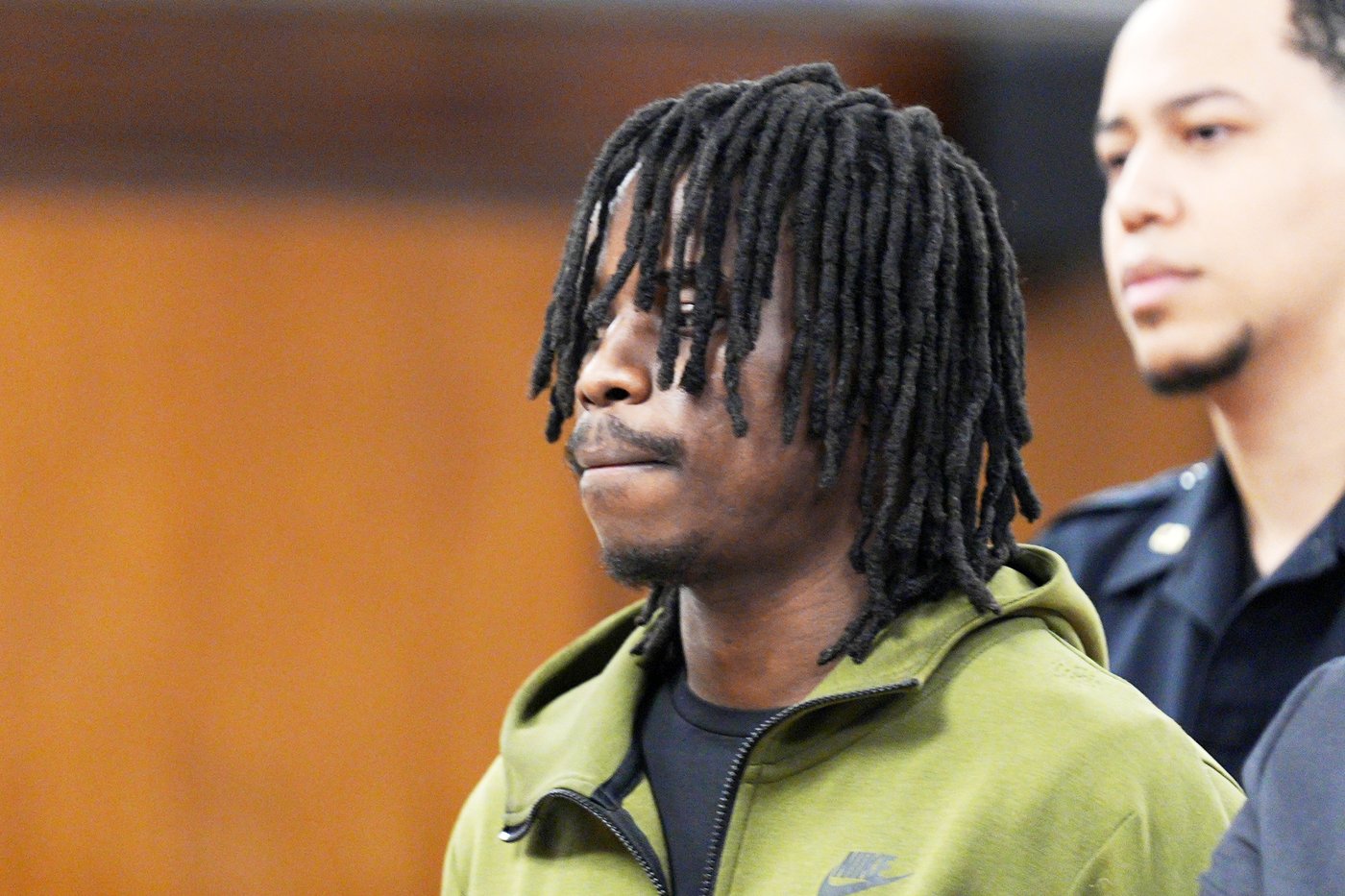 NYC police arrest man after officers were pelted during a snowball fight | iNFOnews.ca