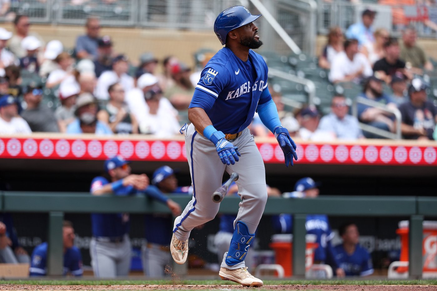 Royals hold off Twins 6-5 after star shortstop Bobby Witt Jr. exits with sore knee | iNFOnews.ca Royals hold off Twins 6-5 after star shortstop Bobby Witt Jr. exits with sore knee | iNFOnews.ca