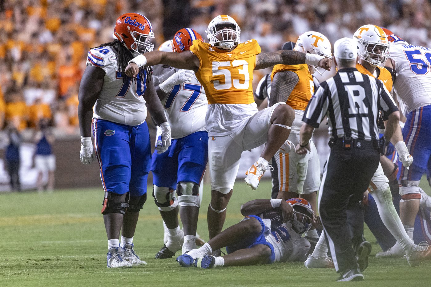 Dylan Sampson has 1-yard TD run in OT to lift No. 8 Tennessee past Florida, 23-17 | iNFOnews.ca Dylan Sampson has 1-yard TD run in OT to lift No. 8 Tennessee past Florida, 23-17 | iNFOnews.ca