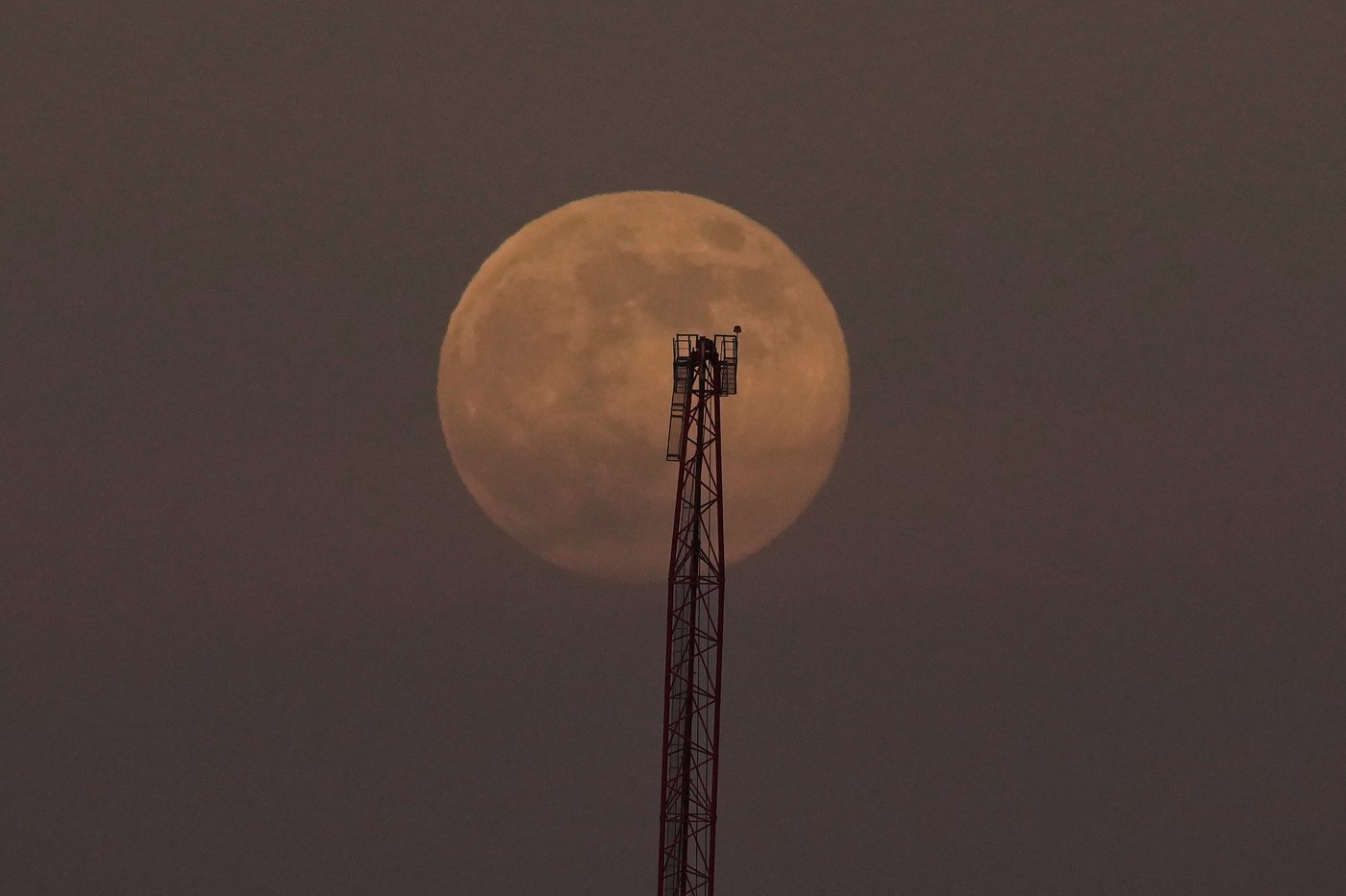 Photos show the last supermoon of the year shining in December skies | iNFOnews.ca