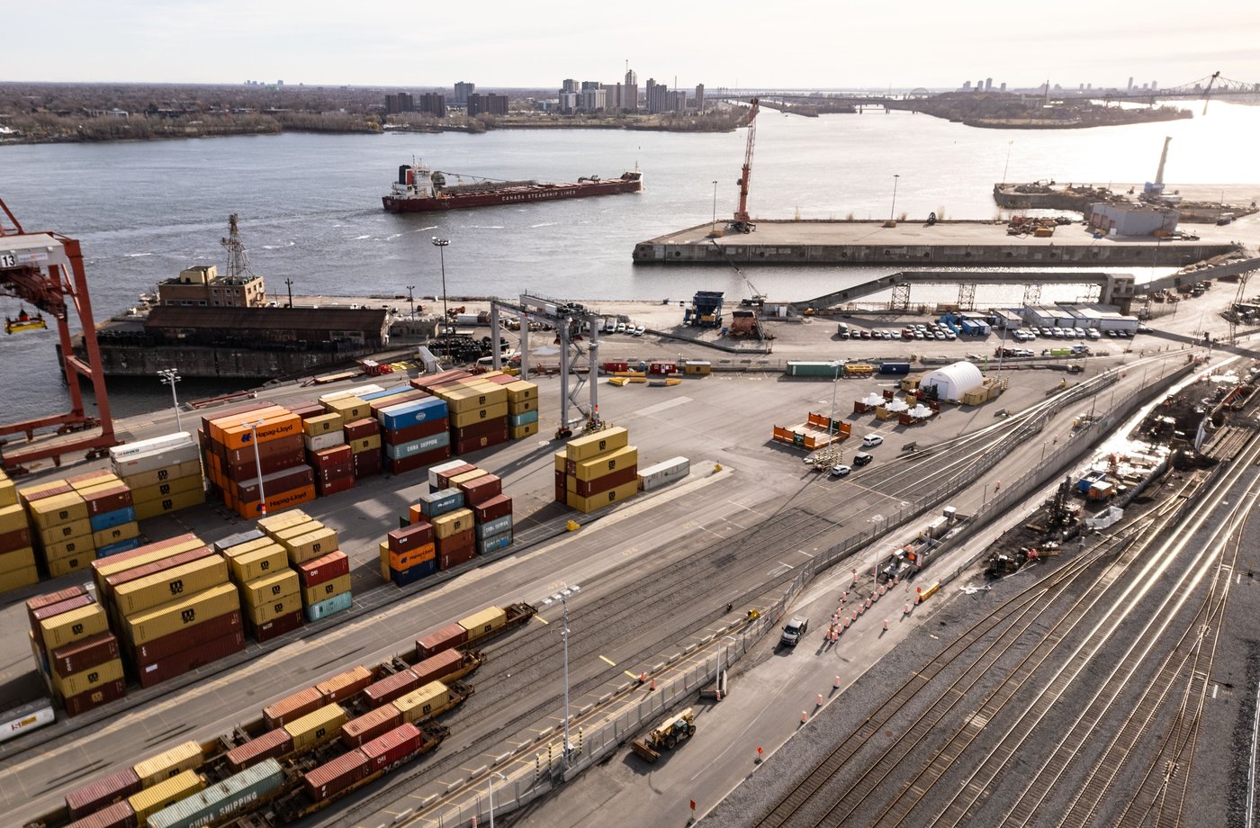 Shipping container of teddy bears pulled out of river near Montreal | iNFOnews.ca
