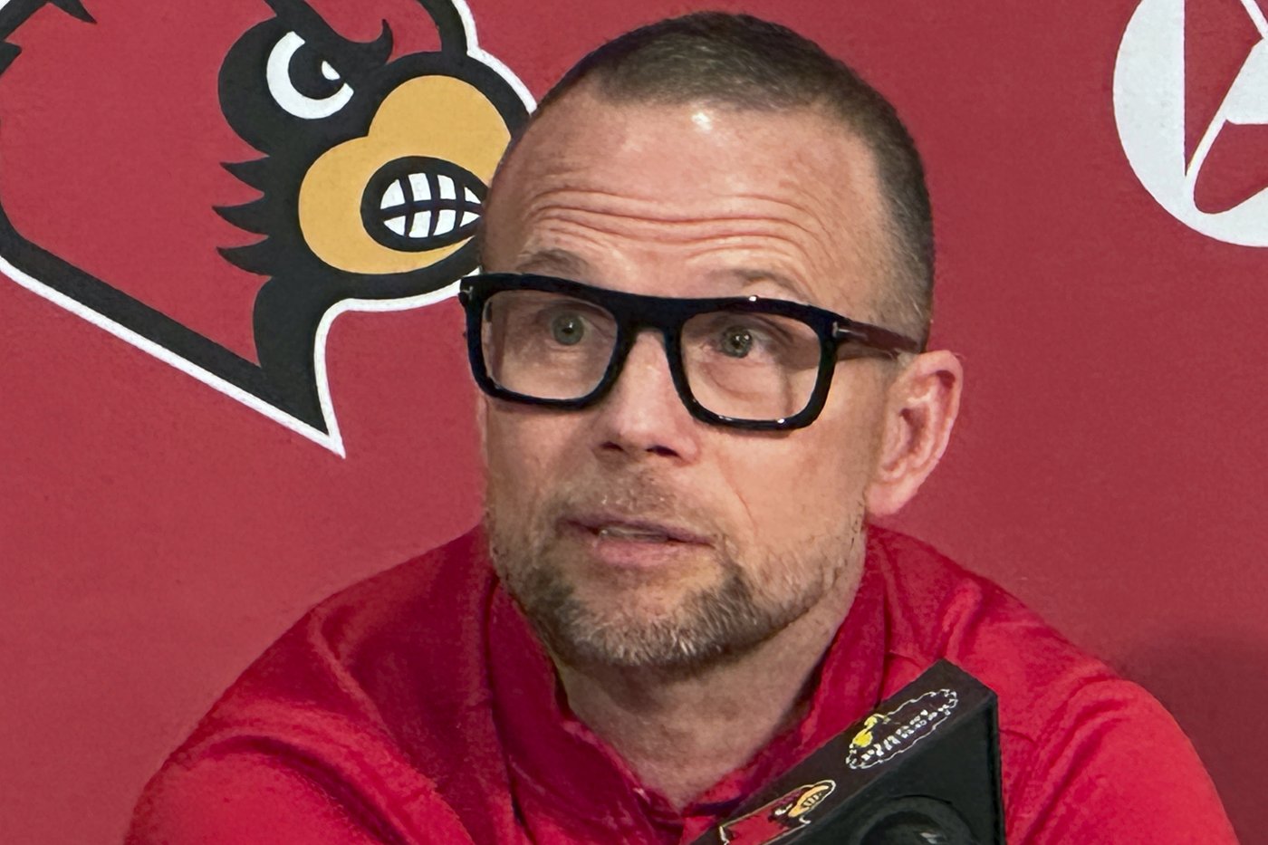 Louisville begins rebuild under Pat Kelsey with overhauled roster, expectations of postseason return | iNFOnews.ca
