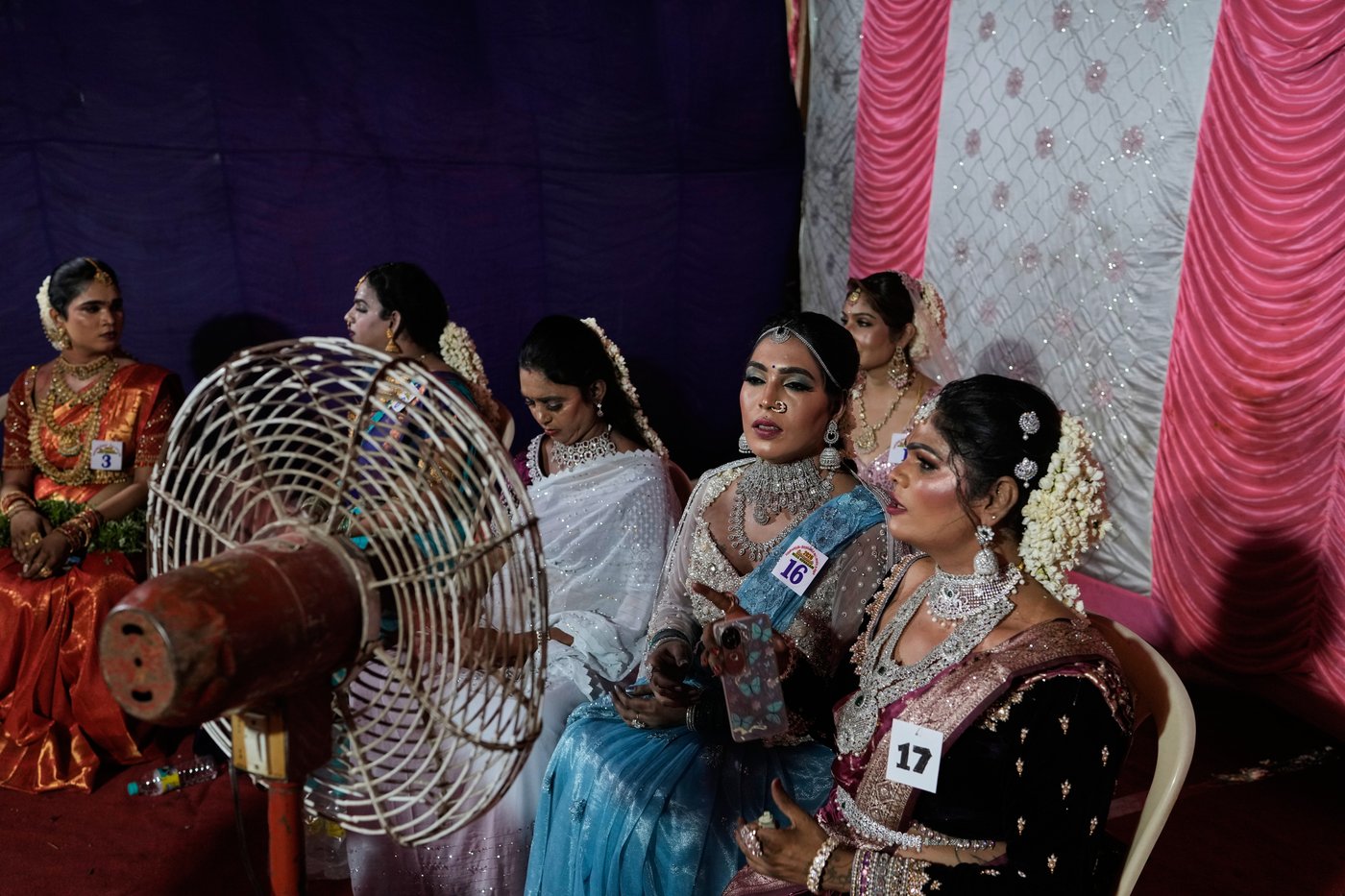 PHOTO ESSAY: A symbolic marriage ritual and beauty pageant brings India’s trans community together | iNFOnews.ca