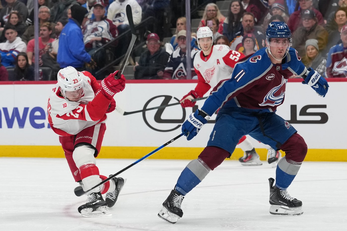 Gibson and Raymond power Red Wings to a 2-0 victory over the Avalanche | iNFOnews.ca