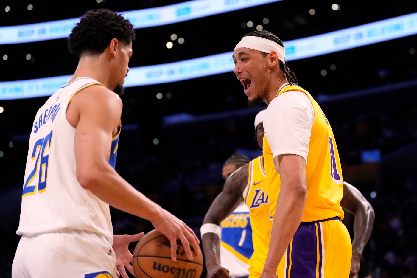 Luka Doncic scores 44 points in 3 quarters to lead Lakers past Pacers 128-117 without LeBron | iNFOnews.ca