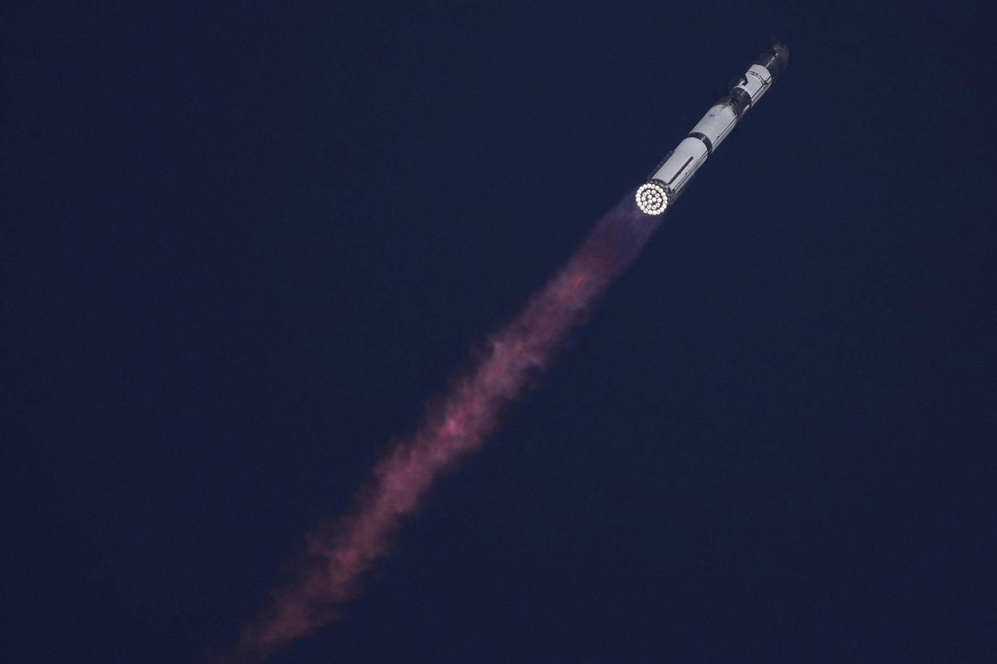SpaceX launches giant Starship rocket, but aborts attempt to catch booster with mechanical arms | iNFOnews.ca