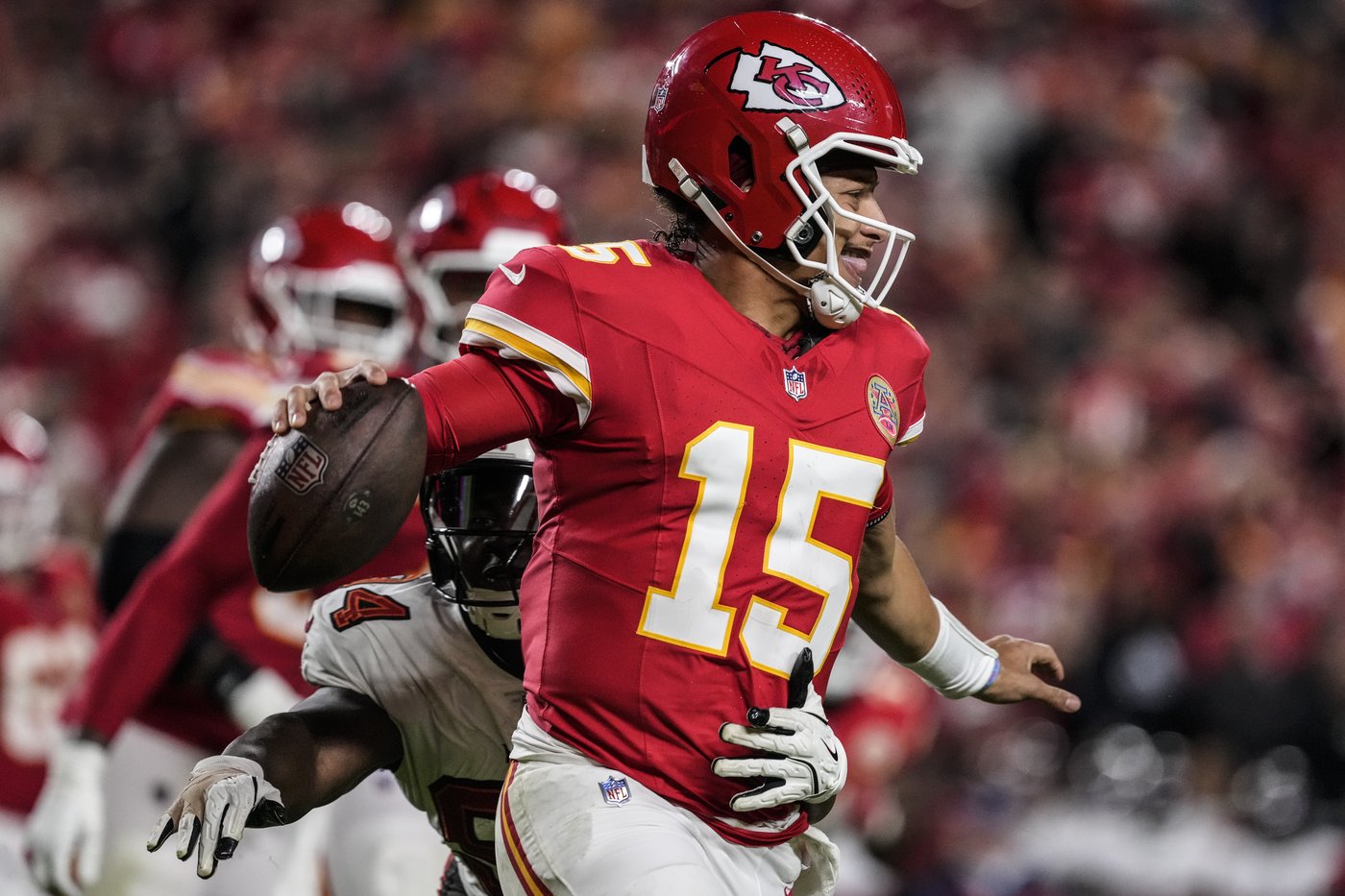 Chiefs' Patrick Mahomes says he's sore but OK after hurting ankle in win over Bucs | iNFOnews.ca