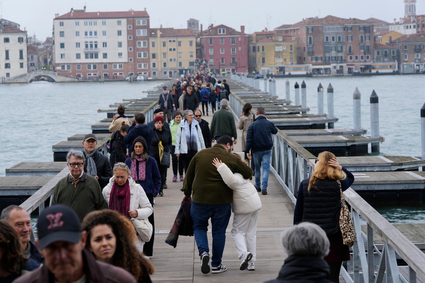 Venice revives a quarter-mile floating bridge to island cemetery for All Souls' Day mourners | iNFOnews.ca Venice revives a quarter-mile floating bridge to island cemetery for All Souls' Day mourners | iNFOnews.ca