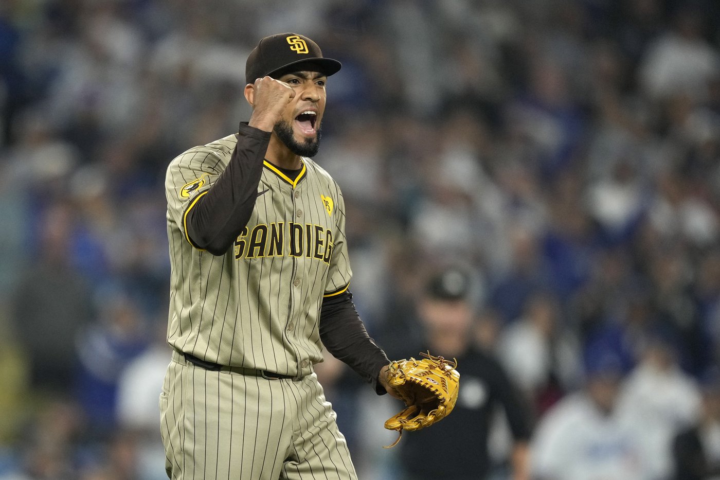 Padres turn triple play to clinch playoff spot with 4-2 win over Dodgers | iNFOnews.ca Padres turn triple play to clinch playoff spot with 4-2 win over Dodgers | iNFOnews.ca