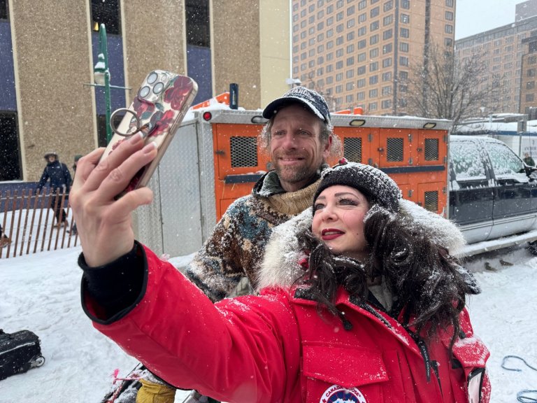 Former reality TV star Jessie Holmes repeats as champion of the grueling Iditarod sled dog race | iNFOnews.ca