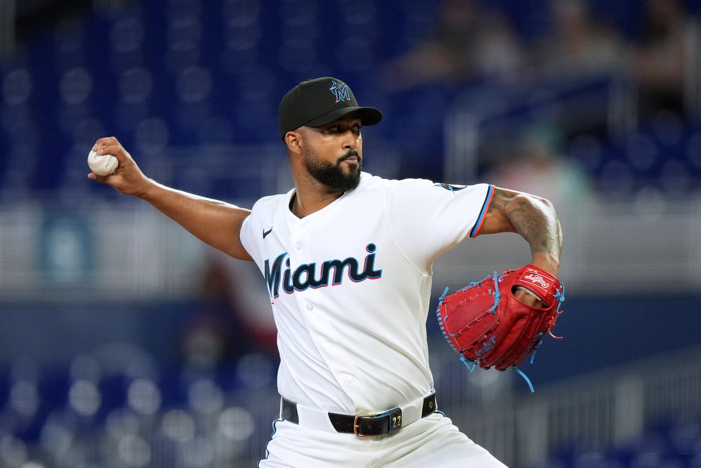 Sandy Alcantara throws a shutout on 93 pitches to lead Marlins over White Sox 10-0 | iNFOnews.ca