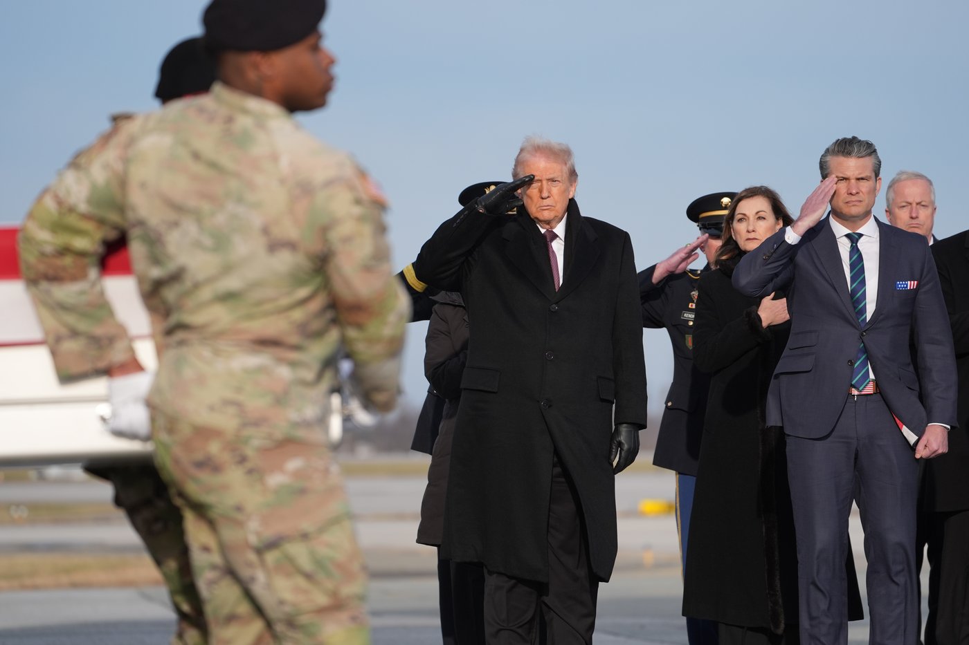Trump pays respects to 2 Iowa National Guardsmen and interpreter killed in Syria as they return home | iNFOnews.ca