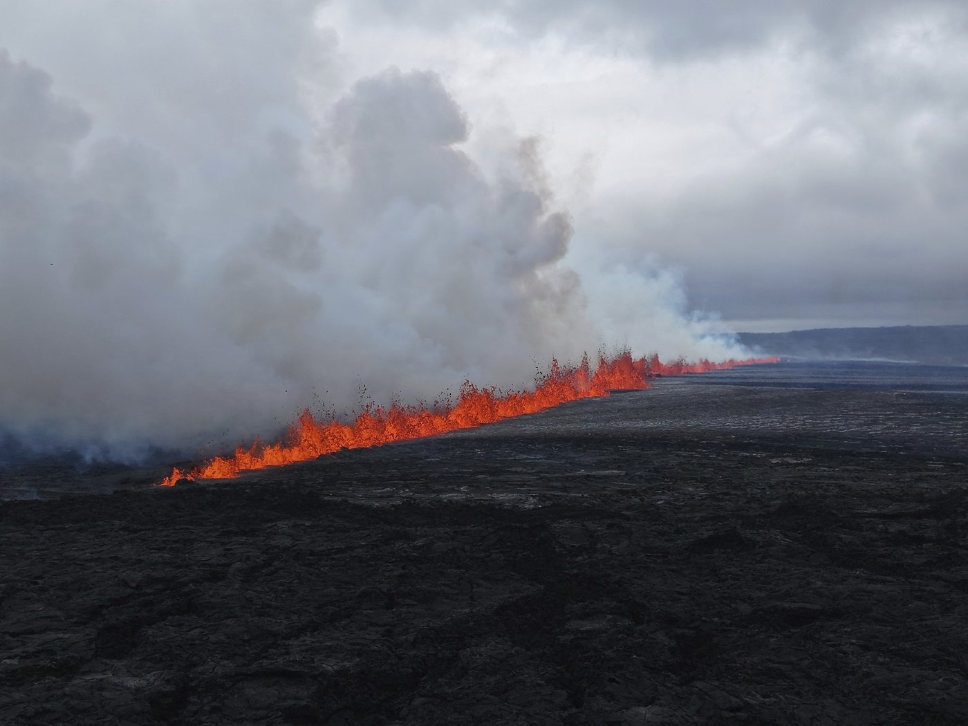Iceland volcano eruption forces evacuation of town and iconic geothermal spa | iNFOnews.ca