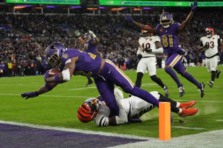 Derrick Henry and Travis Kelce among 32 nominees for Walter Payton NFL Man of the Year Award | iNFOnews.ca