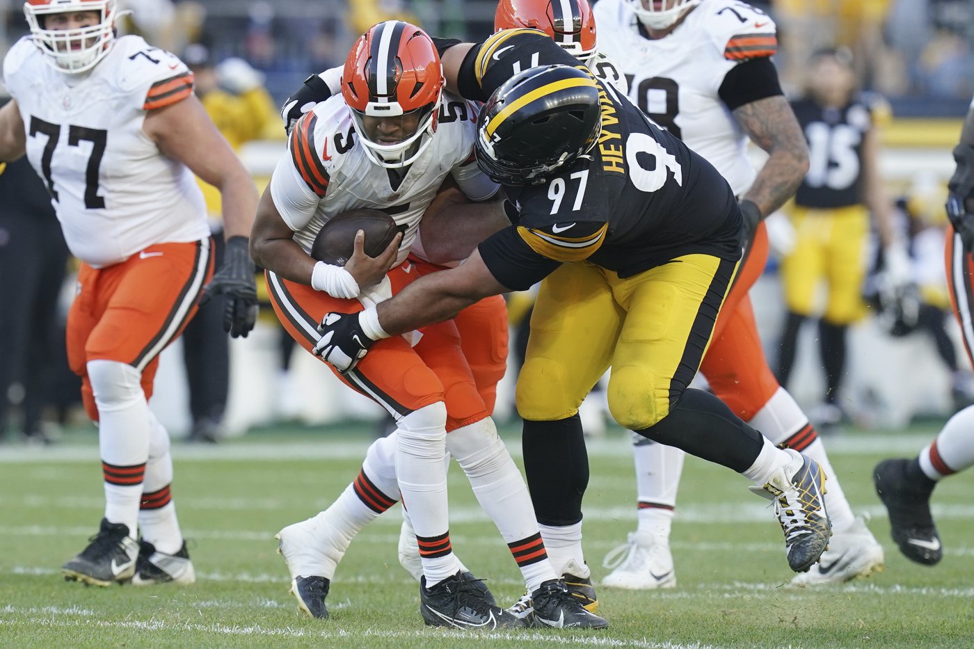 Browns sticking with QB Jameis Winston down the stretch as dismal season heads into final weeks | iNFOnews.ca