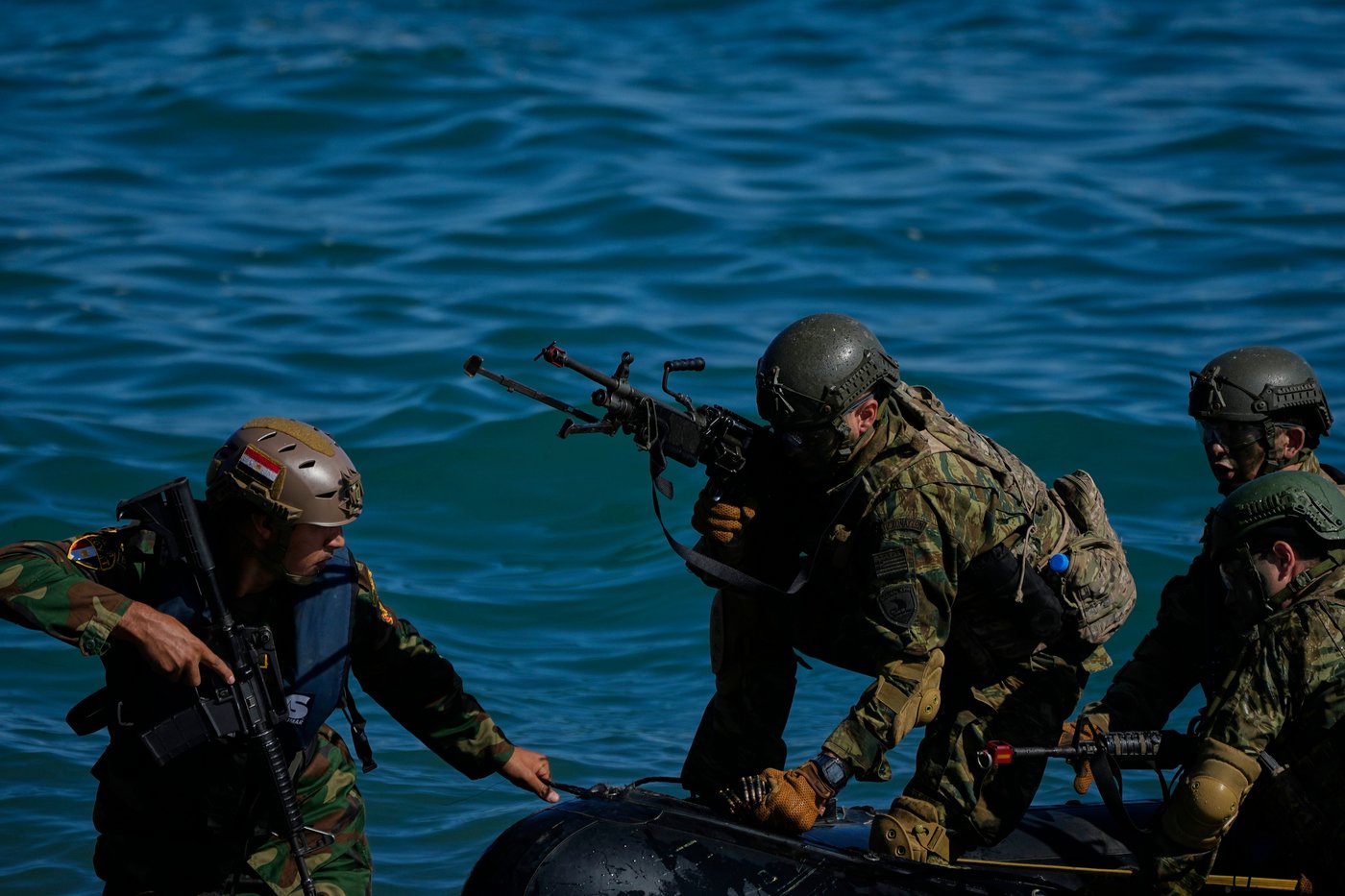 Sun, sea and soldiers: Greek island tourists get front-row seats for military drills | iNFOnews.ca Sun, sea and soldiers: Greek island tourists get front-row seats for military drills | iNFOnews.ca