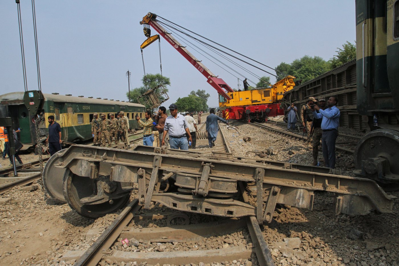 Passenger train derails in central Pakistan, killing at least 5 people and injuring 35 | iNFOnews.ca Passenger train derails in central Pakistan, killing at least 5 people and injuring 35 | iNFOnews.ca