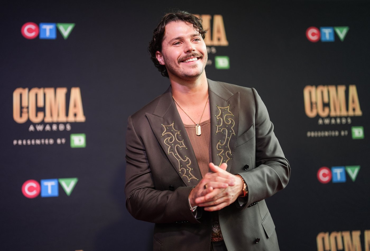 Cameron Whitcomb takes home top honours at Canadian Country Music Awards | iNFOnews.ca