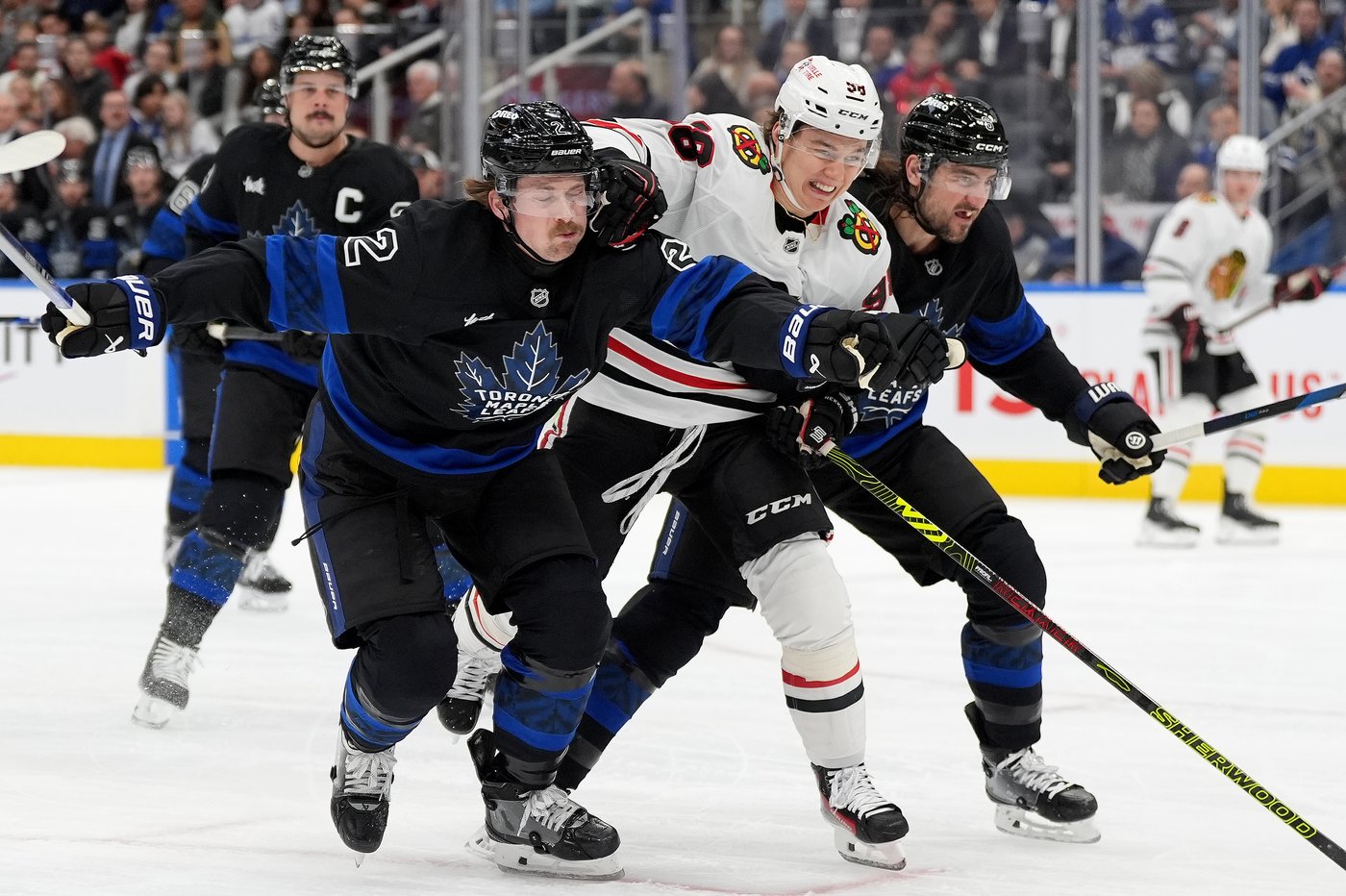 Matthews scores first goal since return from injury, Maple Leafs down Blackhawks | iNFOnews.ca