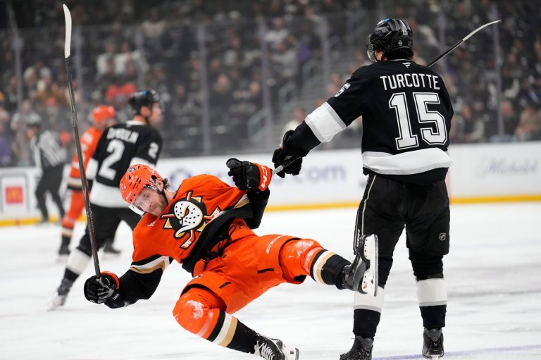 Beckett Sennecke, Mason McTavish score in shootout to lead Ducks past Kings 3-2 in Freeway Faceoff | iNFOnews.ca